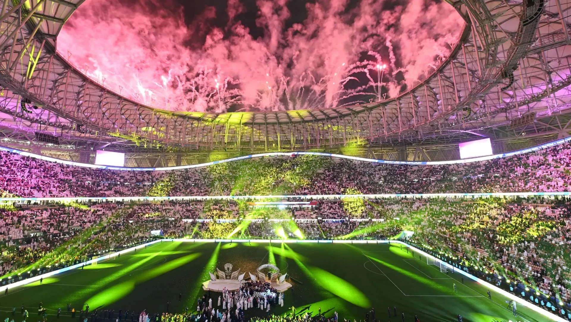 Vista geral do interior do estádio Lusail. Foto: Adam Nurkiewicz/Getty Images