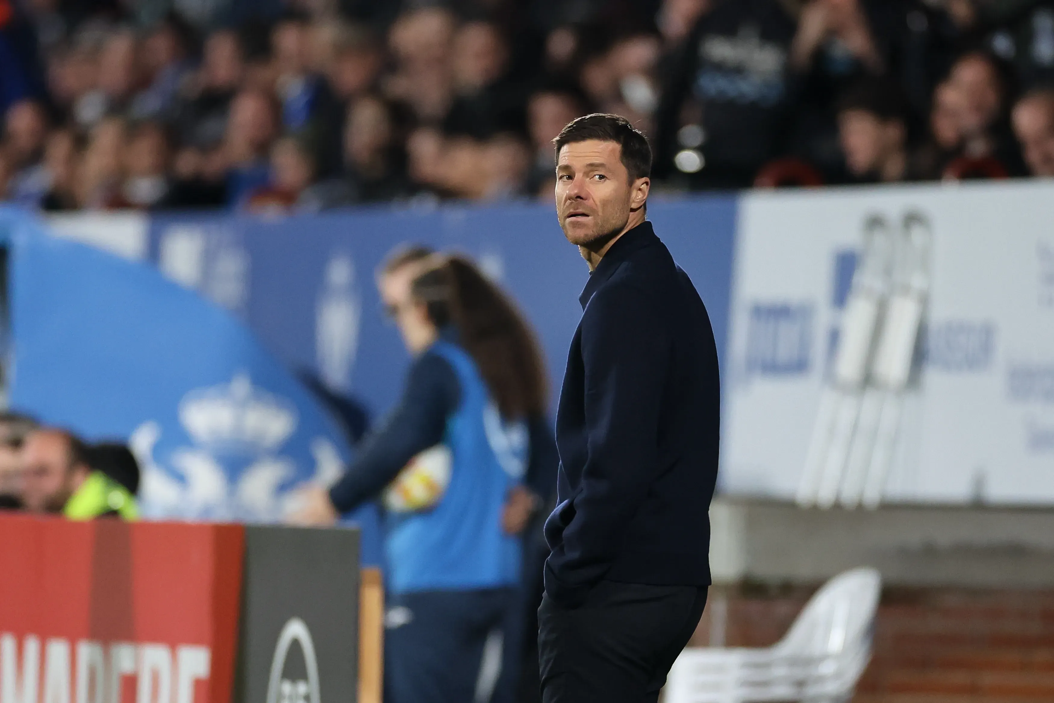 Xabi Alonso, técnico do Real Madrid, reage durante a partida da Copa do Rei entre CF Talavera e Real Madrid, no Estádio El Prado, em 17 de dezembro de 2025, em Talavera de la Reina, Espanha. (Foto: Florencia Tan Jun/Getty Images)