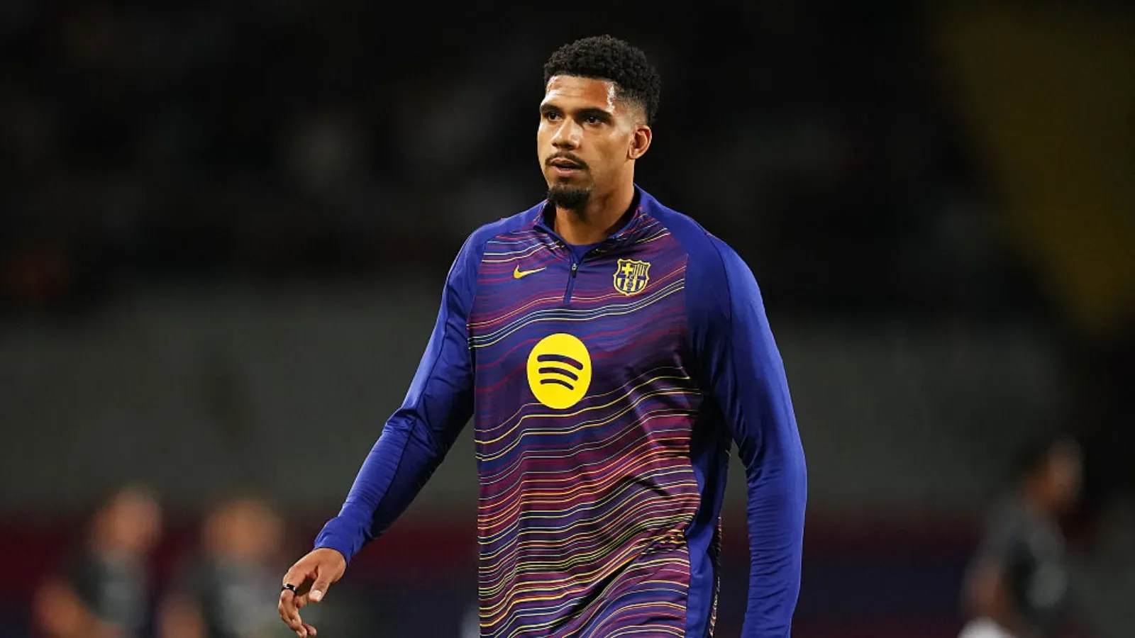 Ronald Araujo em jogo do Barcelona. Alex Caparros/Getty Images.