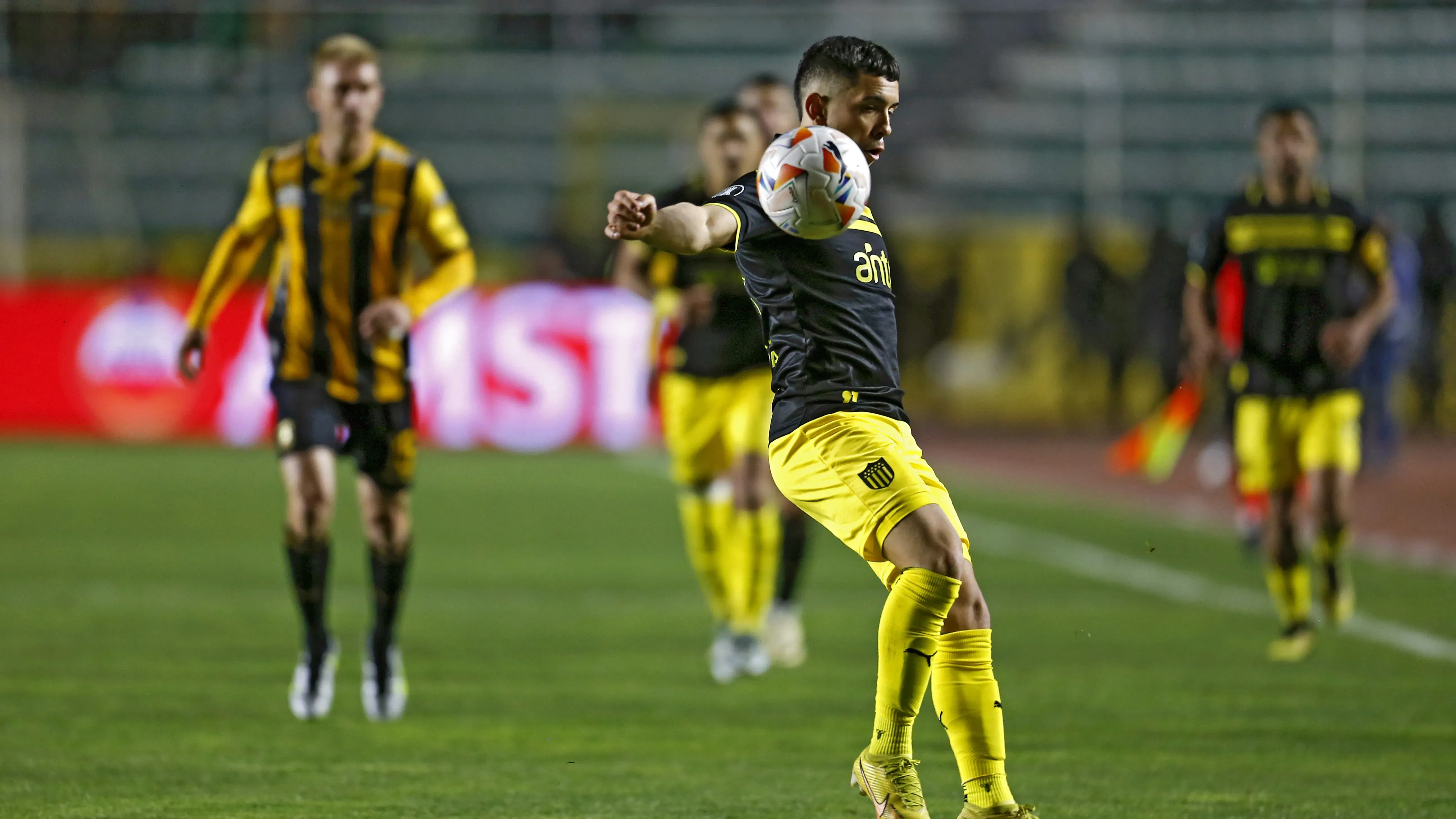 Leo Fernández em jogo da Libertadores 2024. Foto: Gaston Brito Miserocchi/Getty Images