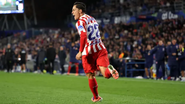 Raspadori comemora gol durante partida da LaLiga. Foto: Florencia Tan Jun/Getty Images