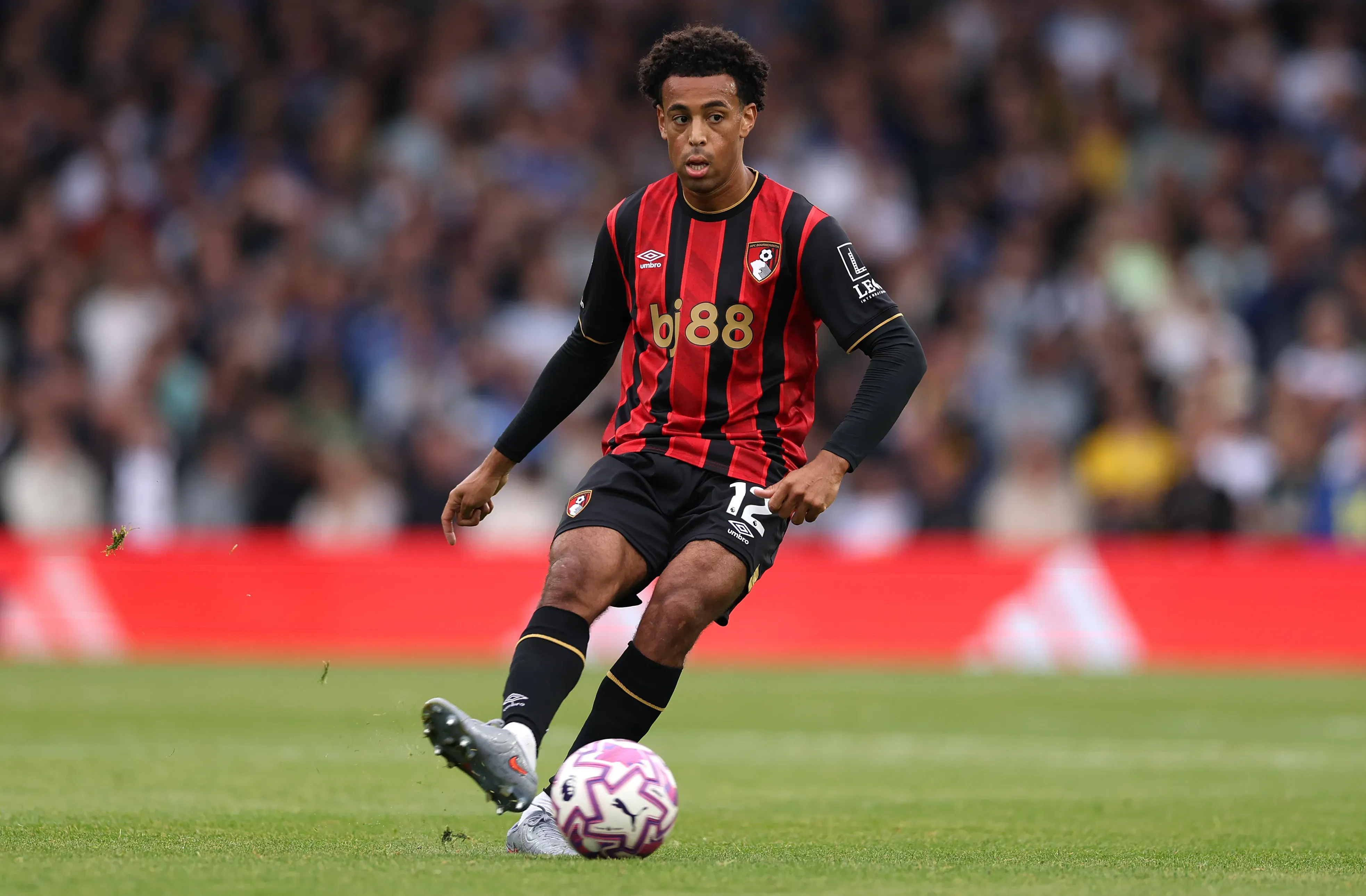 Tyler Adams em ação com o Bournemouth (Foto: Stu Forster/Getty Images)
