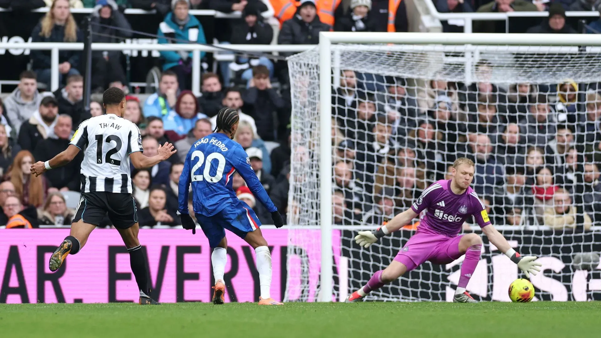Lance do gol de João Pedro (foto: Stu Forster/Getty Images)