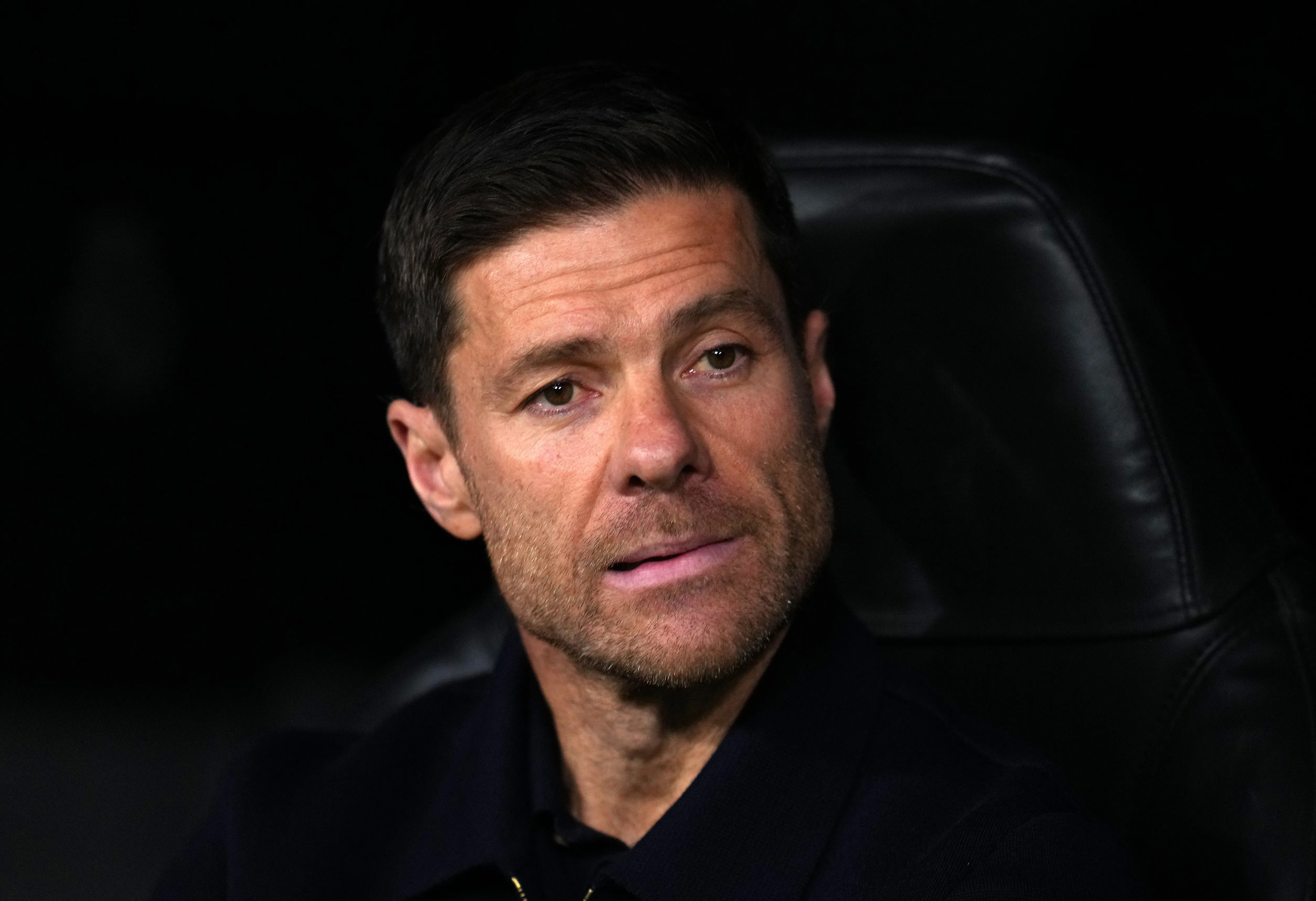Xabi Alonso está pressionado no Real Madrid. Foto: Aitor Alcalde/Getty Images