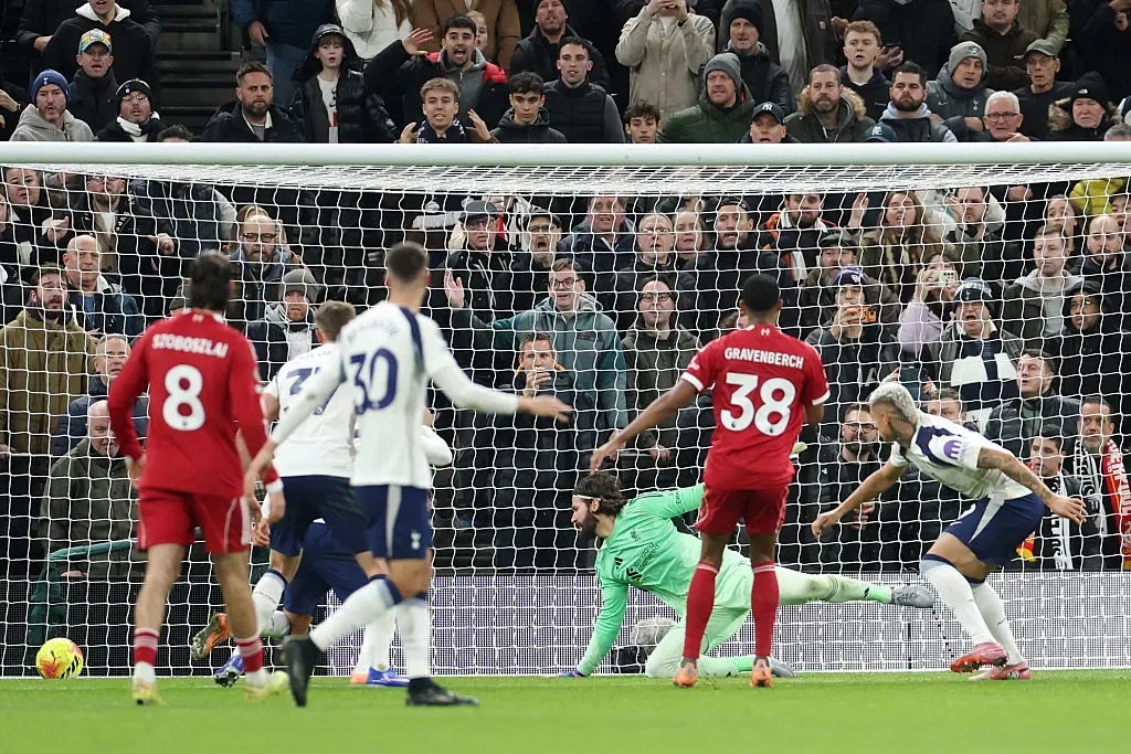 Richarlison comemora gol em Tottenham x Liverpool. (Photo by Alex Pantling/Getty Images)