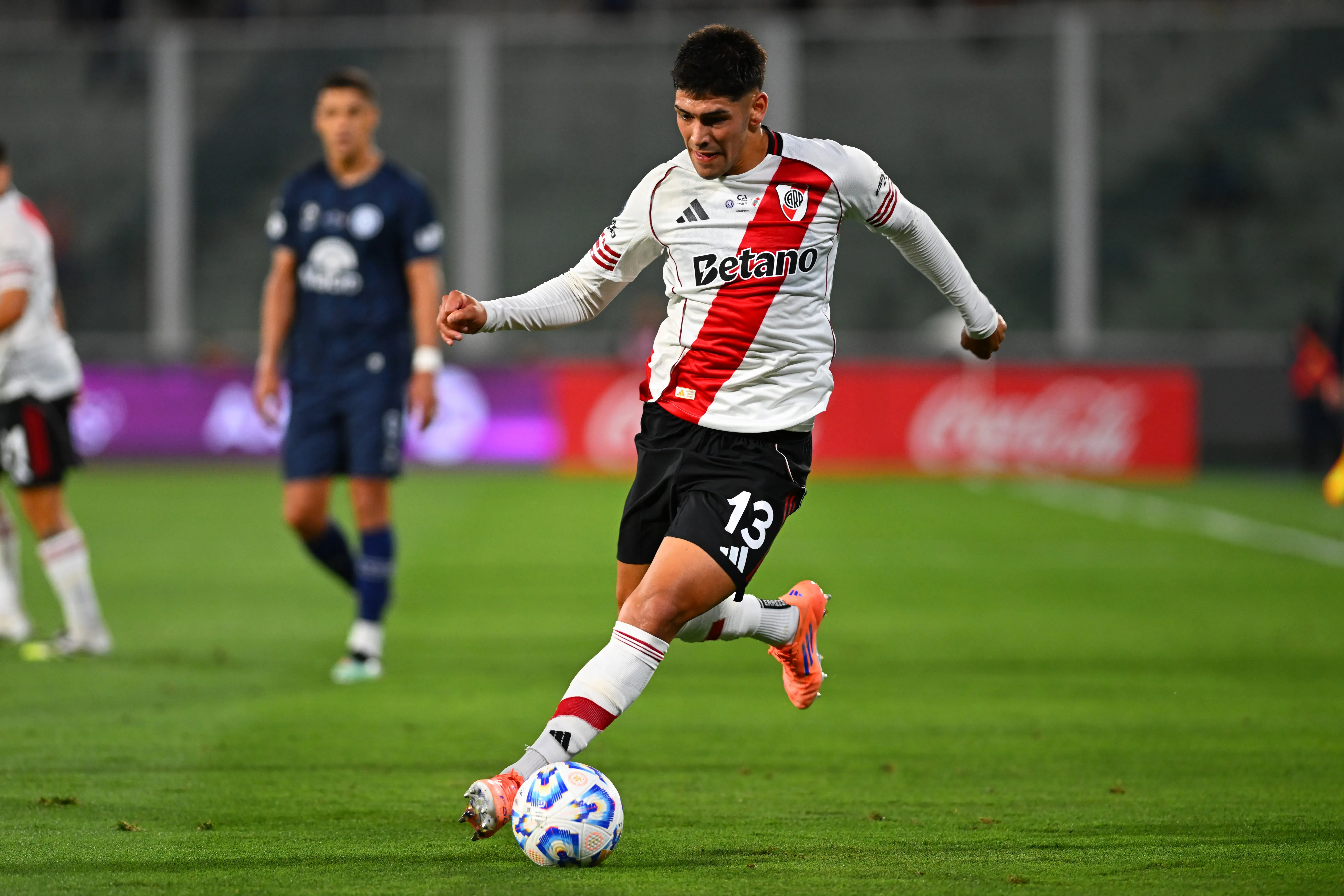 Lautaro Rivero em ação pelo River Plate. (Foto: Hernan Cortez/Getty Images)
