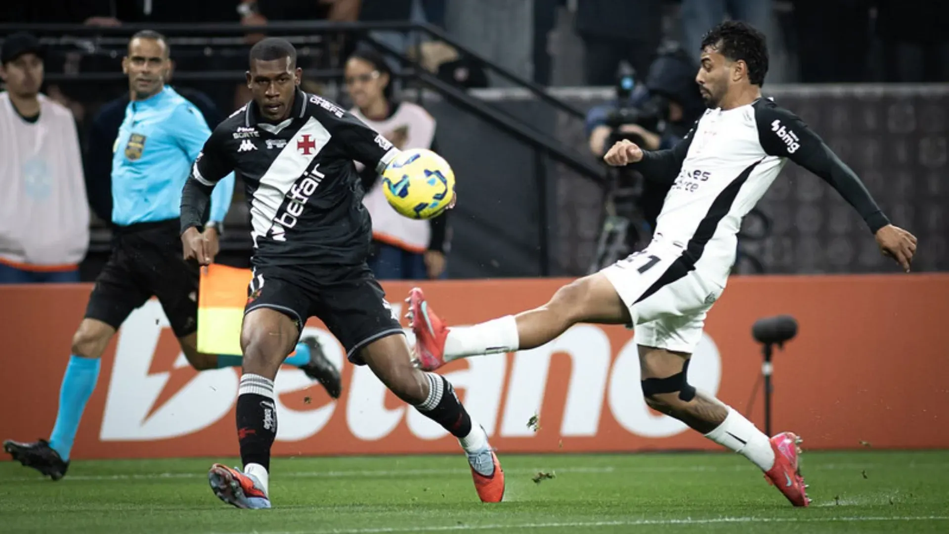 Vasco ou Corinthians? Um deles vai disputar a Libertadores em 2026 (foto: Matheus Lima/CRVG)