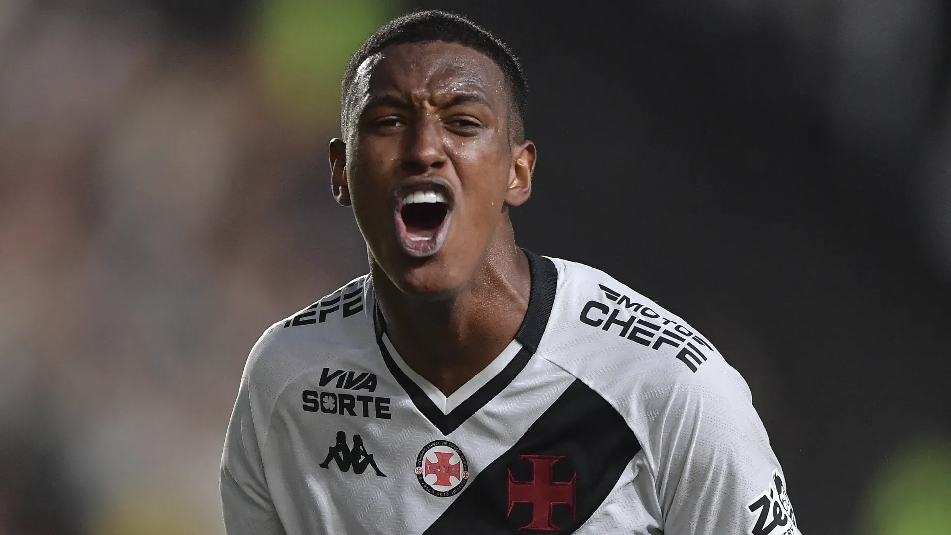 Robert Renan grita durante partida do Vasco