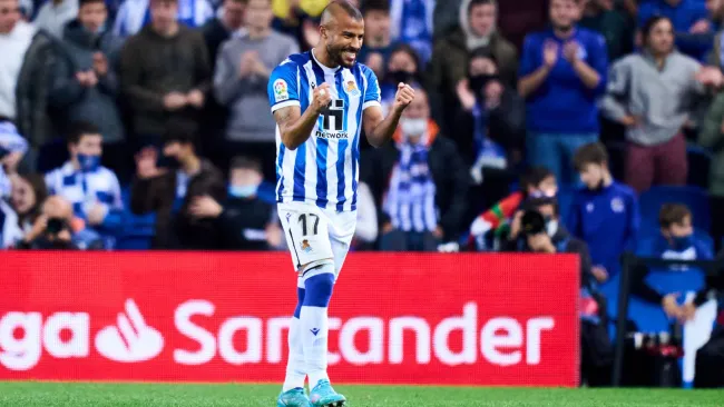 Rafael Alcantara, da Real Sociedad, comemora após marcar gol na LaLiga. Foto: Juan Manuel Serrano Arce/Getty Images