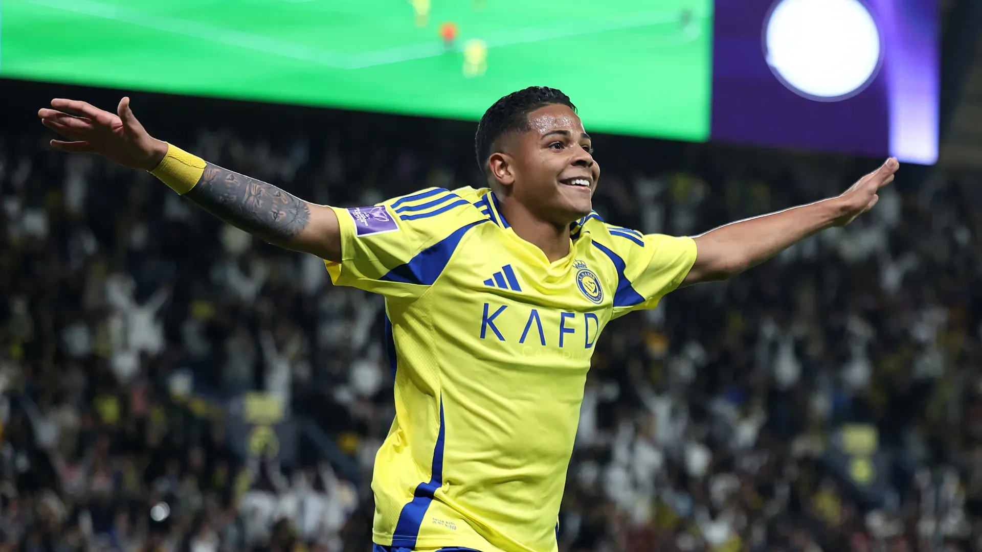 Wesley comemora gol com a camisa do Al-Nassr