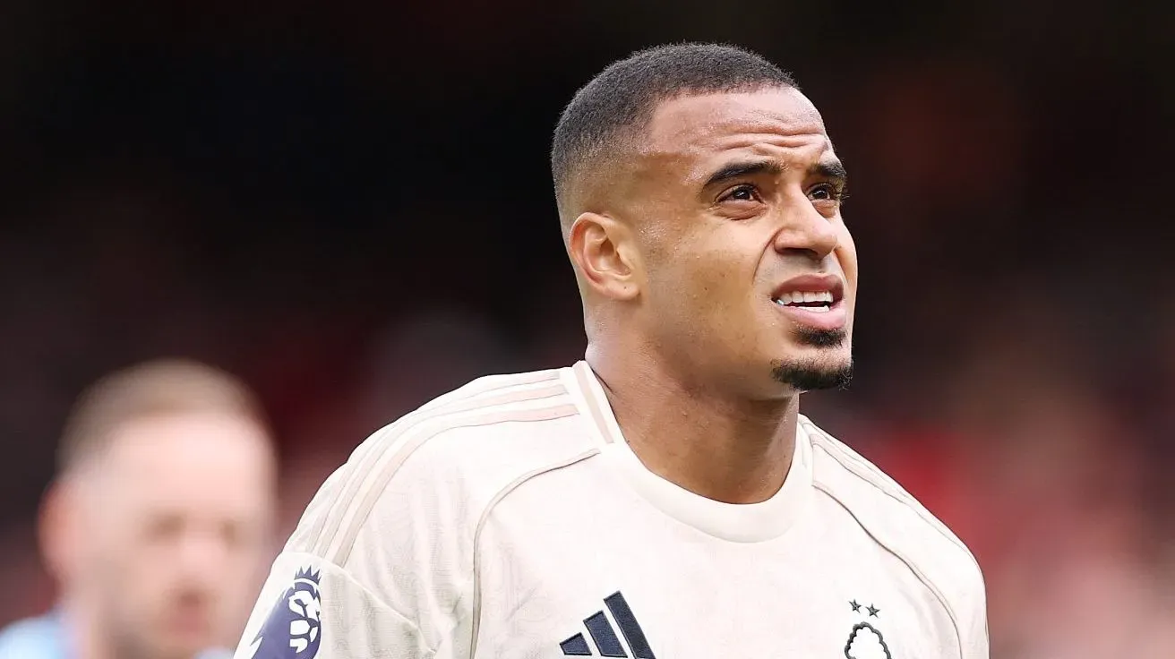 Murillo em jogo do Nottingham Forest contra o Arsenal.