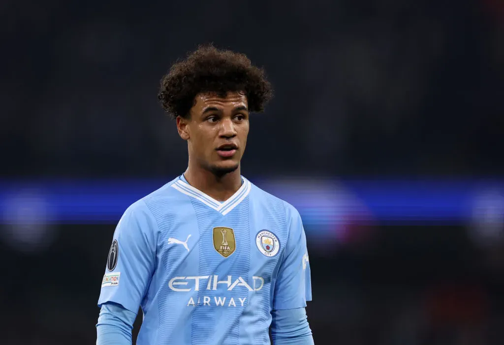Oscar Bobb pode pressionar uma saída do Manchester City caso o clube contrate Semenyo, que é um grande alvo da diretoria (foto: Catherine Ivill/Getty Images)
