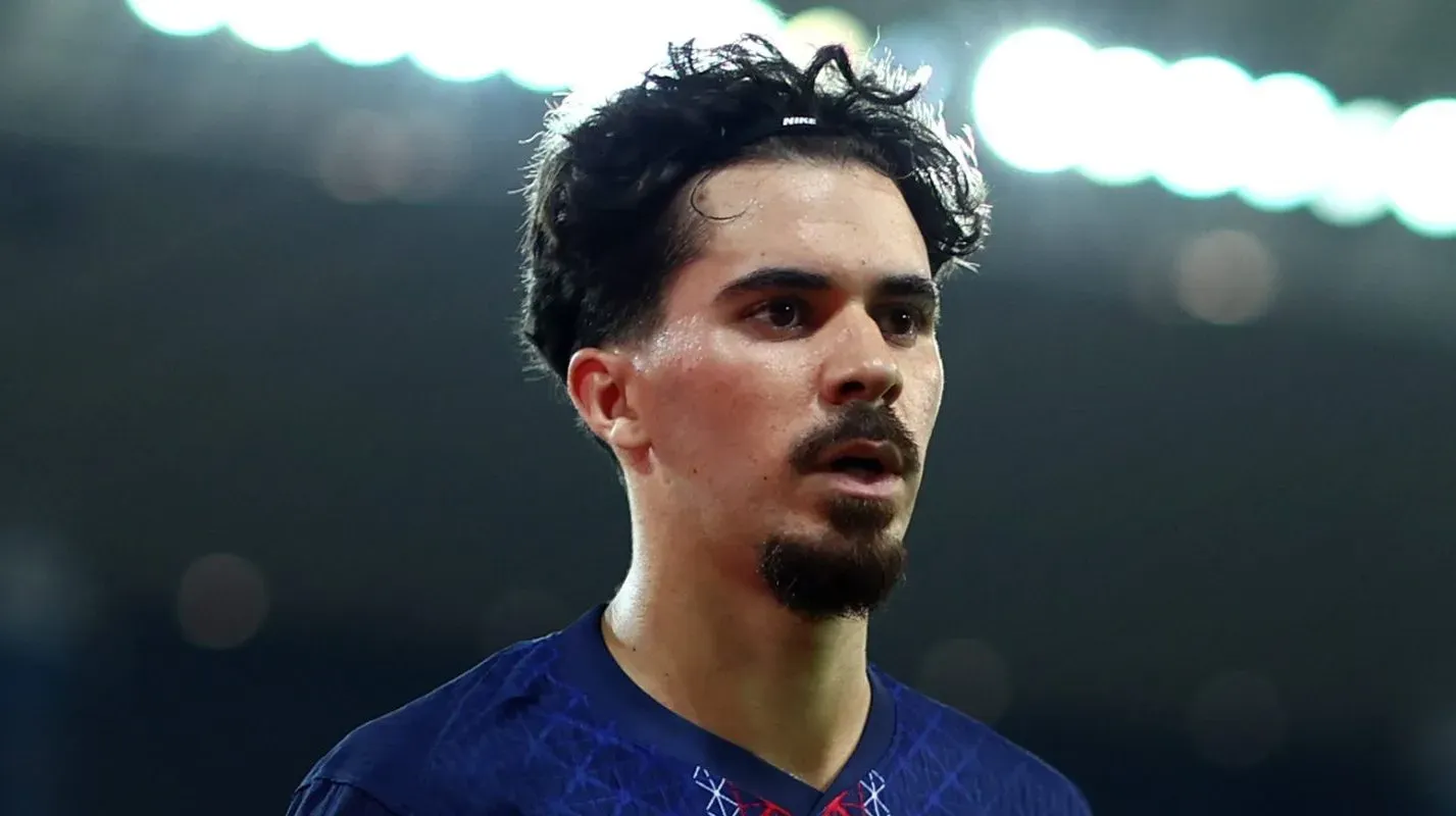 Vitinha, meia do PSG, em ação na temporada.