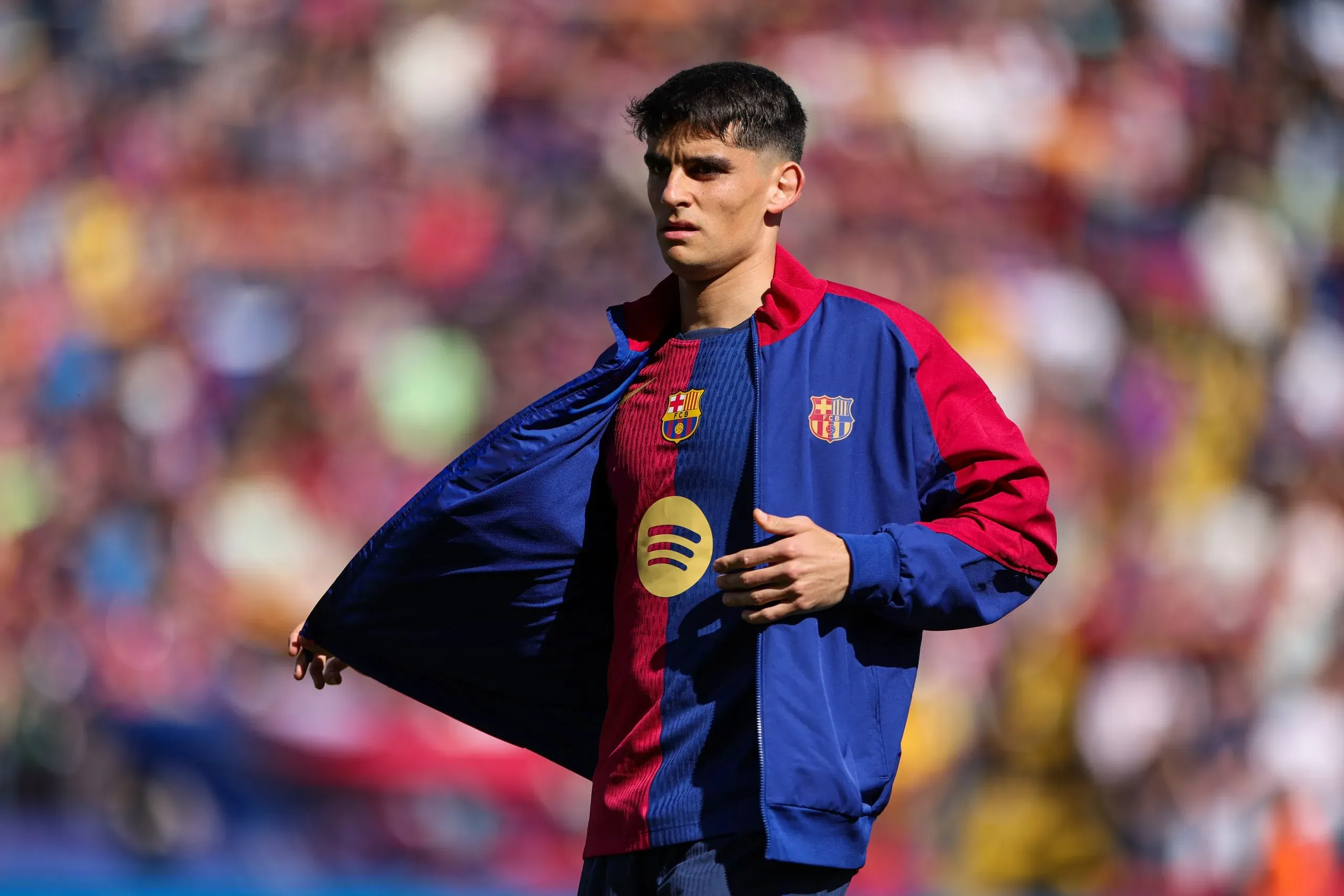 Barcelona monitora nomes de elite apesar da confiança em Gerard Martín. Foto: Judit Cartiel/Getty Images