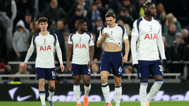 Jogadores do Tottenham em partida da Premier League. Foto: Julian Finney/Getty Images