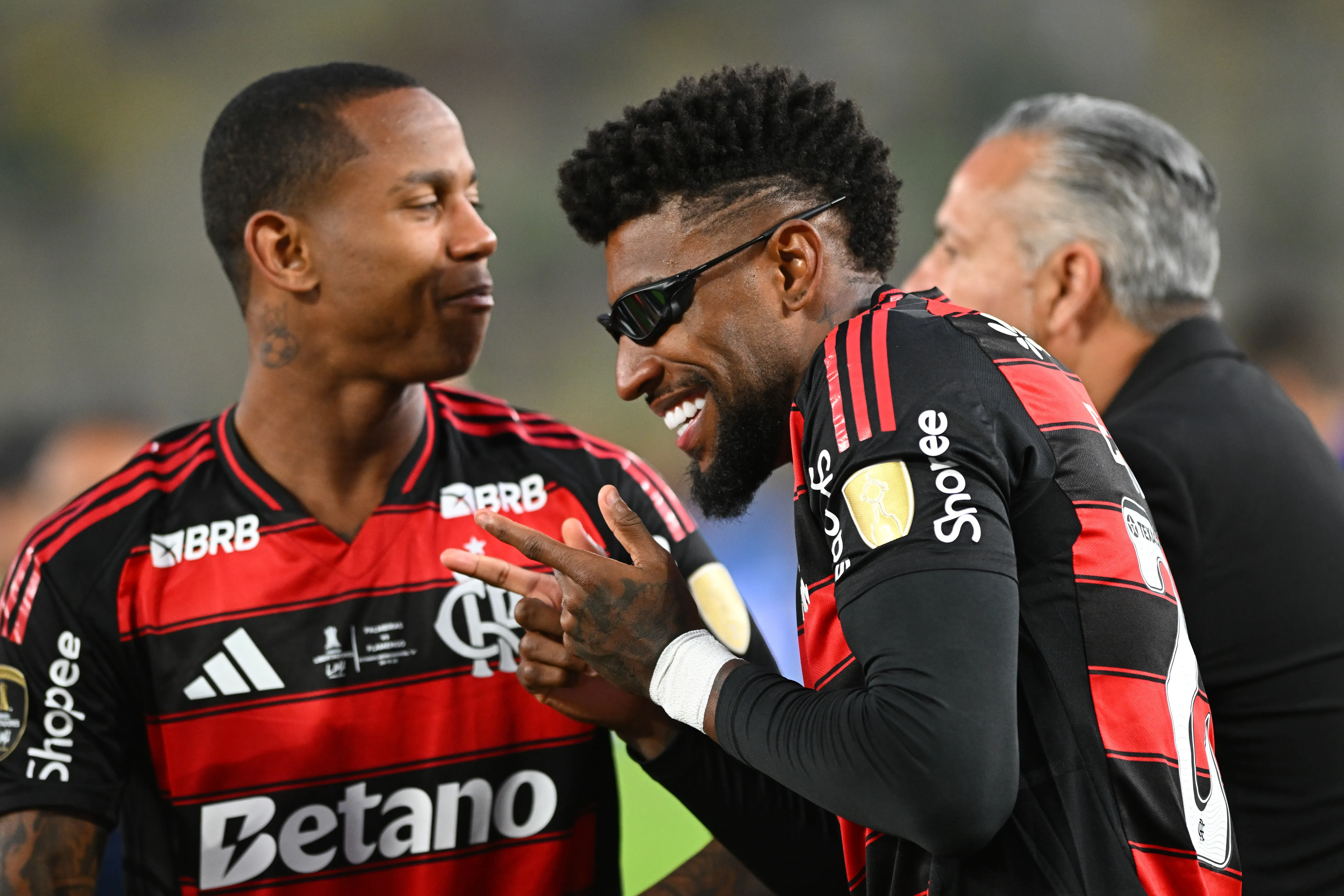 Emerson Royal é alvo de clubes europeus. Foto: Rodrigo Valle/Getty Images