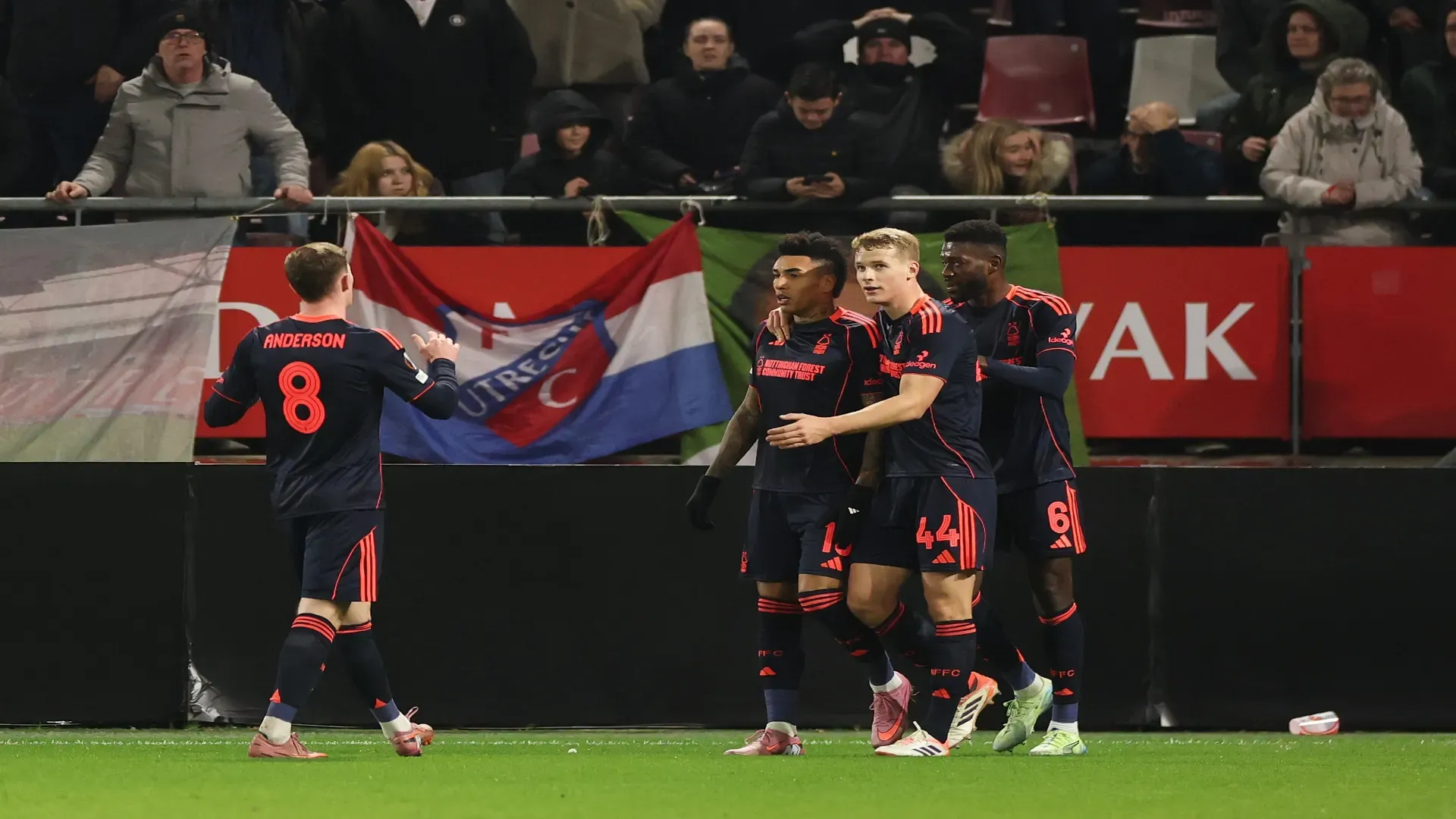 Igor Jesus, amigo de Cuiabano, e companheiros do Nottingham Forest – Dean Mouhtaropoulos/Getty Images