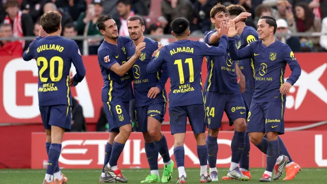 Jogadores do Atlético de Madrid comemoram gol durante partida da LaLiga. Foto: Judit Cartiel/Getty Images