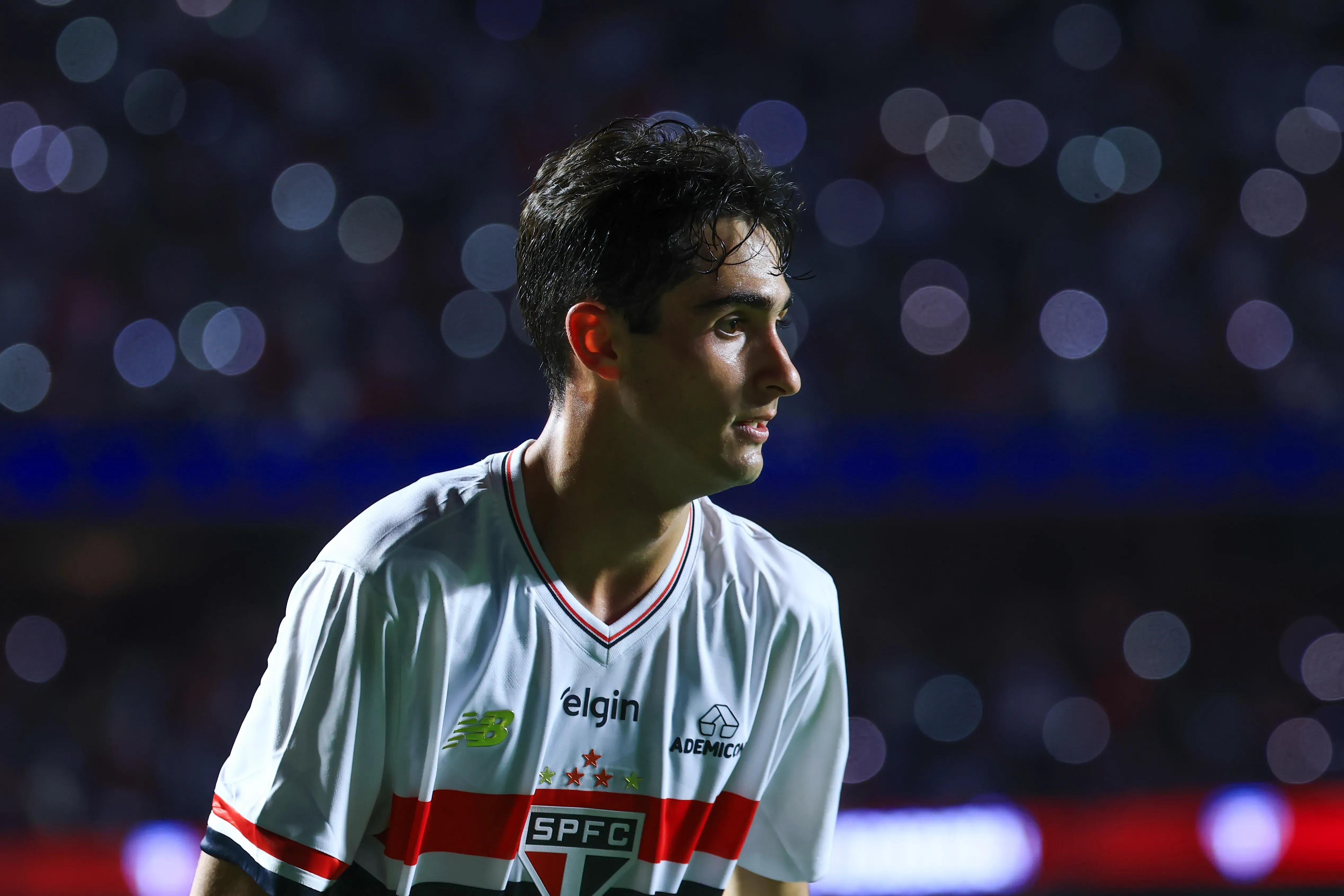 Rodriguinho em jogo do São Paulo. Jogador é alvo do Bayer Leverkusen. Foto: Marcello Zambrana/AGIF