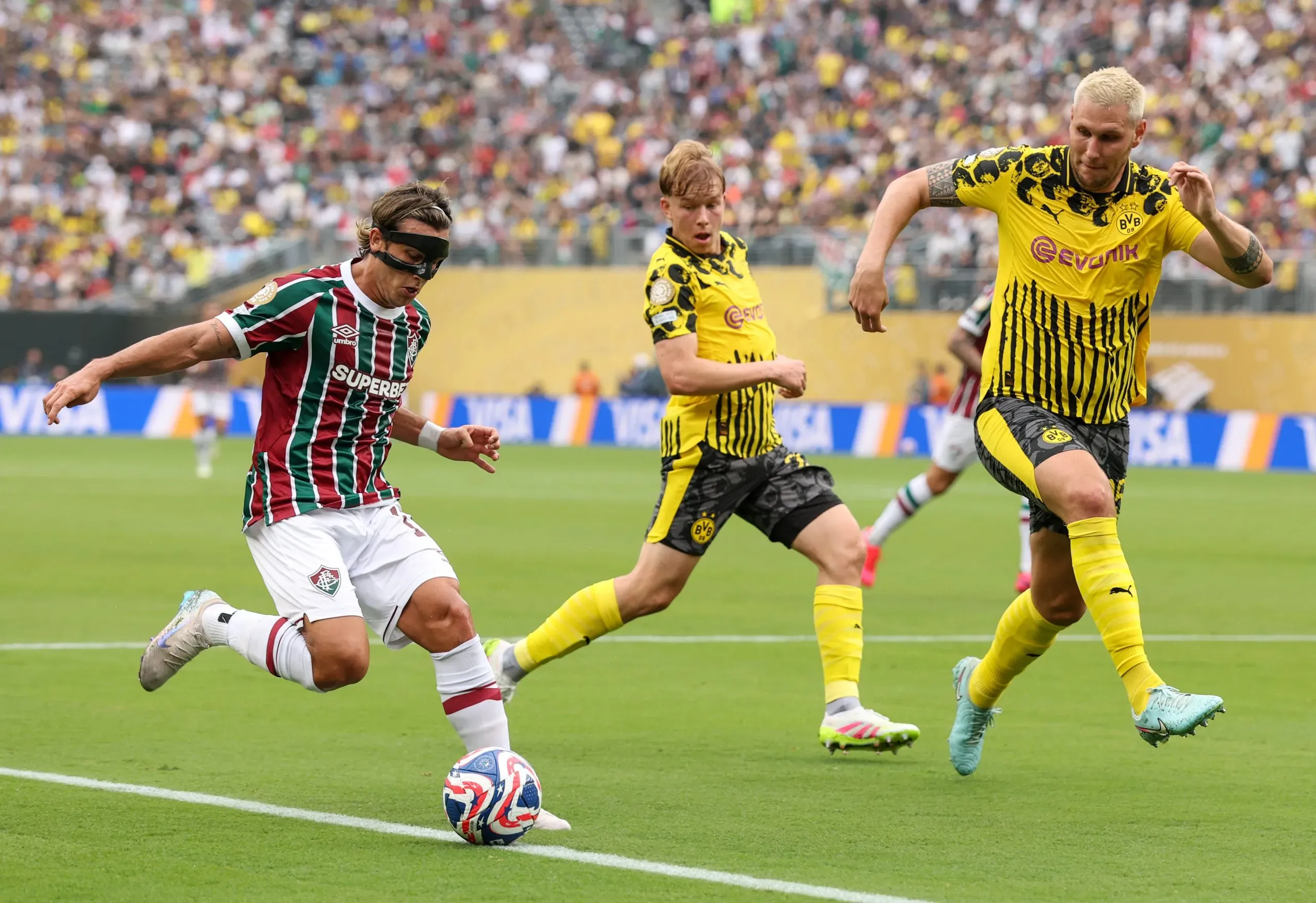 Niklas Süle (direita) em partida contra o Fluminense. (Photo by Francois Nel/Getty Images)