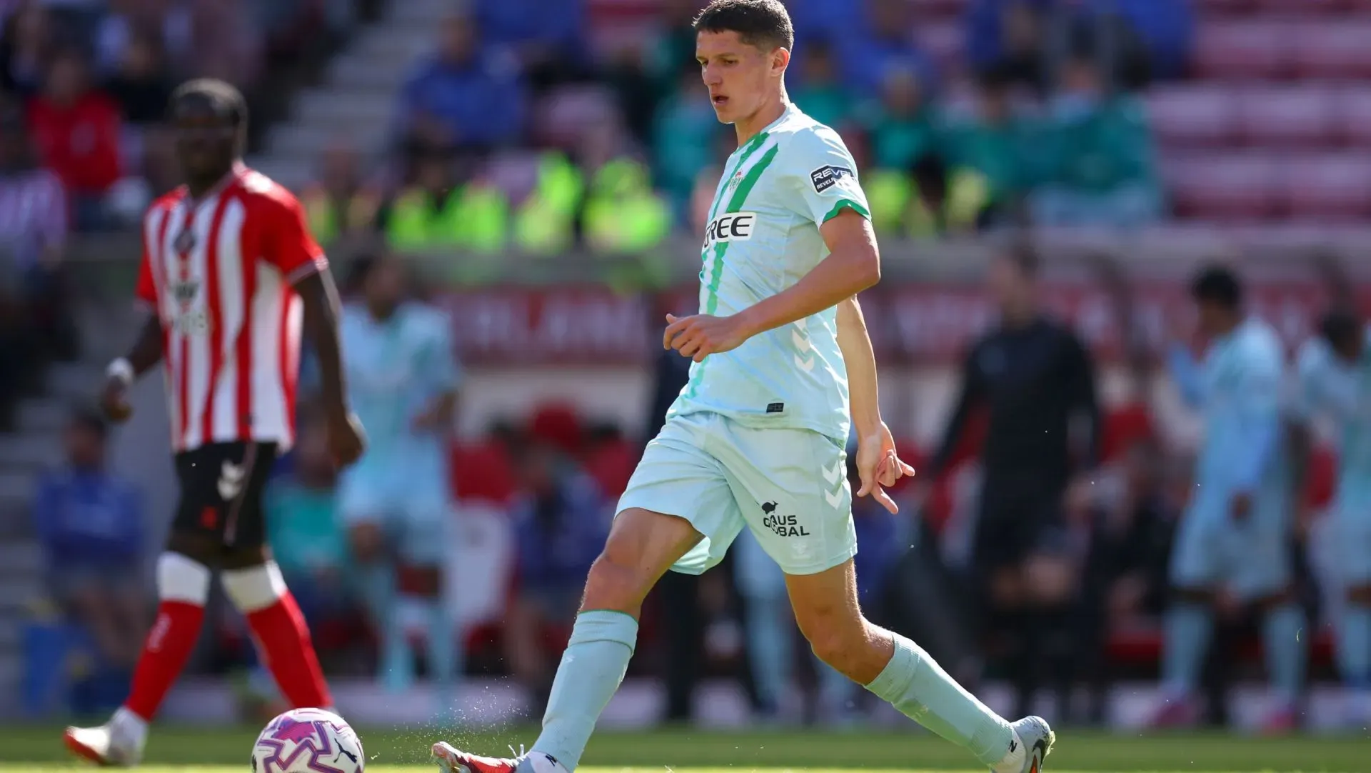 Sergi Altimira em ação durante amistoso de pré-temporada. Foto: Ed Sykes/Getty Images