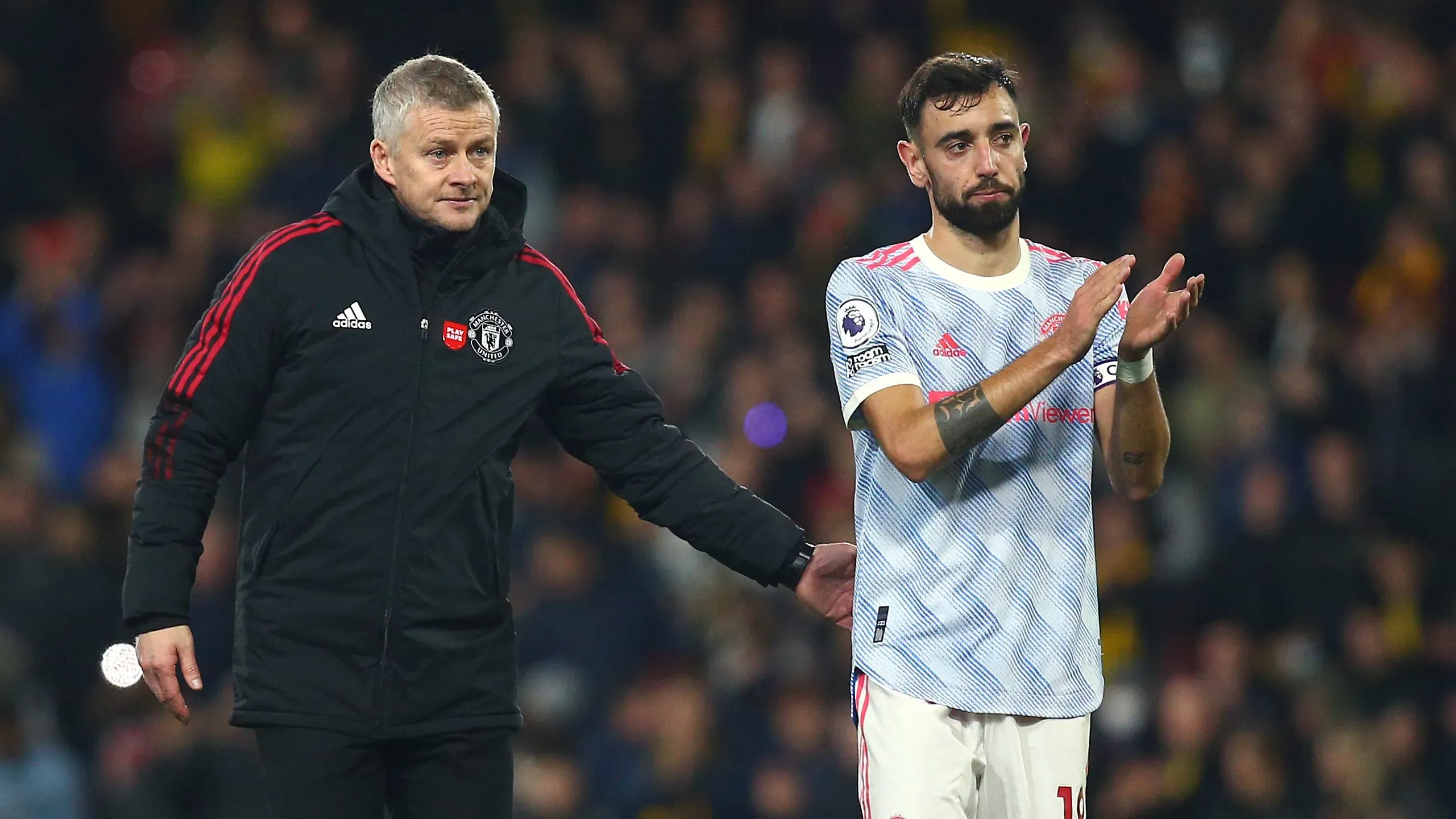 Solskjaer e Bruno Fernandes juntos no Manchester United. Foto: Charlie Crowhurst/Getty Images