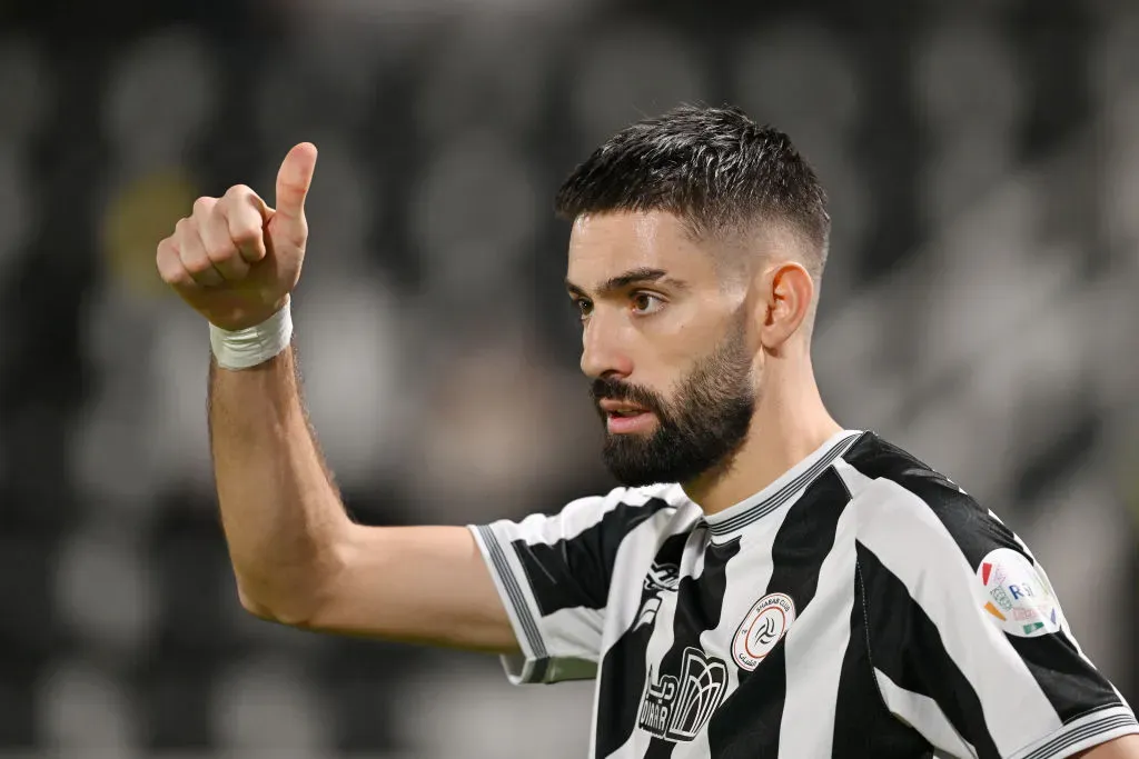 Yannick Carrasco pode deixar o Al Shabab devido à situação financeira complicada do clube. Jogador recebeu sondagens do Brasil, Itália, Inglaterra e França. (Foto: Michael Regan/Getty Images)