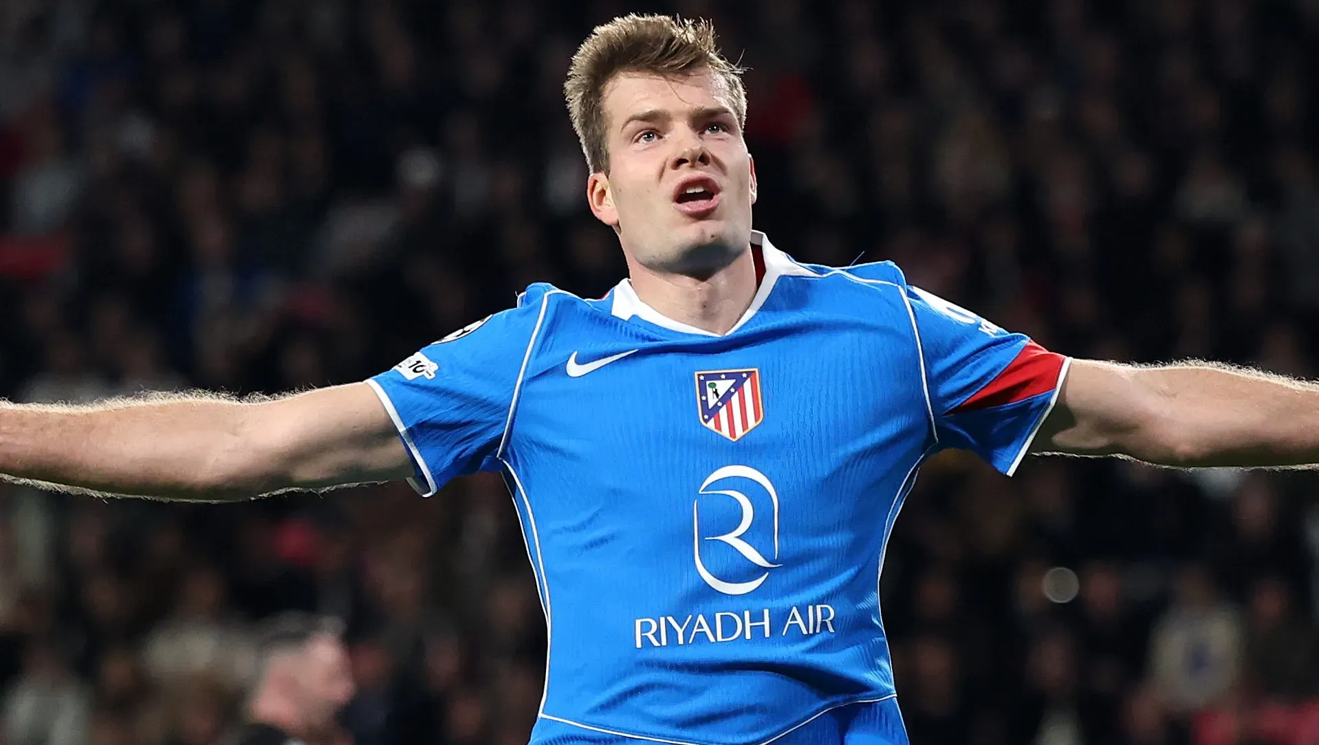 Sorloth comemora importante gol para o Atlético de Madrid. (Photo by Lars Baron/Getty Images)