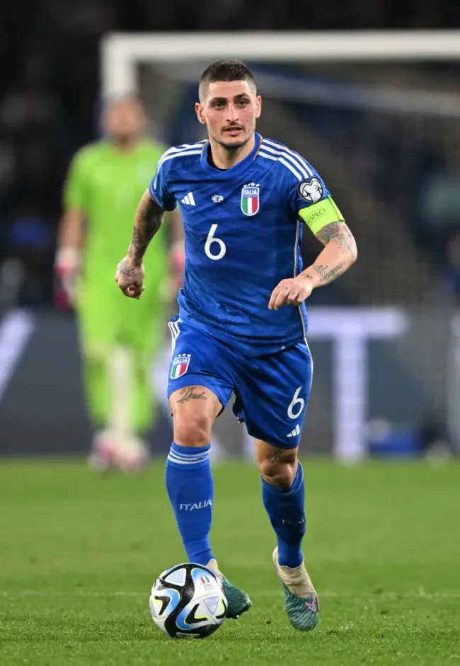 Marco Verratti com a camisa da Itália. Ele é alvo do Boca Juniors, mas o clube teria que abrir uma vaga de estrageiro no elenco, segundo o DS Sports Radio (Foto: Francesco Pecoraro/Getty Images)