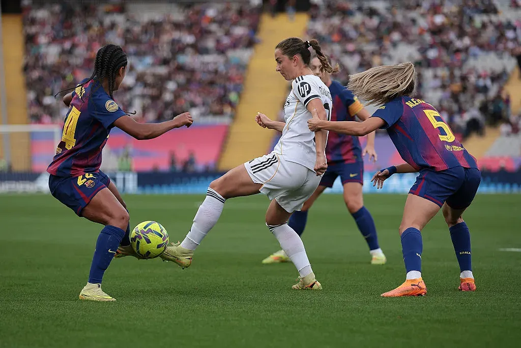 No último duelo entre as equipes o Barcelona goleou o Real Madrid por 4 a 0, jogando em casa – Foto: Eric Alonso/Getty Images