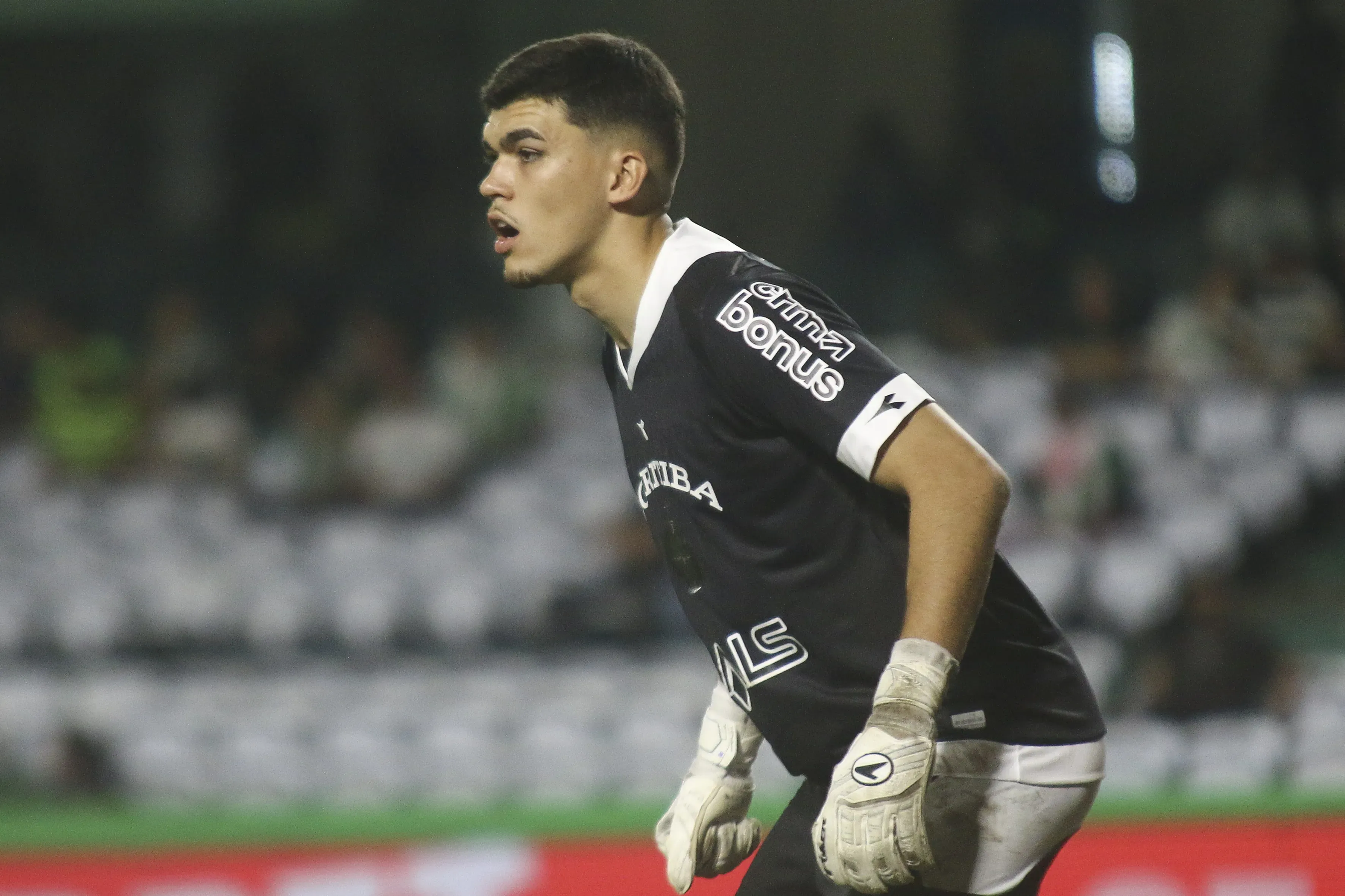 Pedro Morisco em ação pelo Coritiba. Foto: Gabriel Machado/AGIF