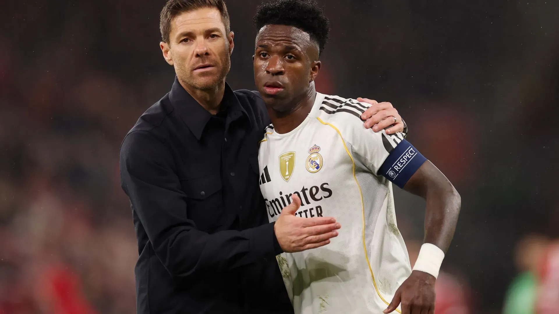 Xabi Alonso manteve Vinicius Júnior como titular do Real Madrid, apesar da seca de gols (foto: Carl Recine/Getty Images)