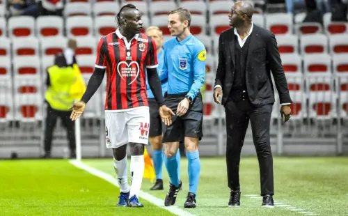 Balotelli e Vieira discutem durante jogo do Nice em 2018. Foto: Imago
