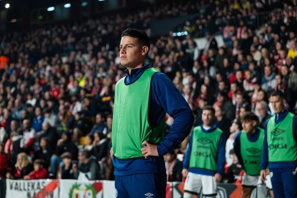 James Rodríguez, ex-jogador do Real Madrid, joga atualmente no Rayo Vallecano e no Estádio de Vallecas (local dos insultos do jovem menor a Vinicius Júnior). Foto: Imago.