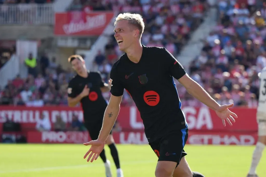 Dani Olmo celebra golo do Barcelona em La Liga. Foto: David Ramos/Getty Images.