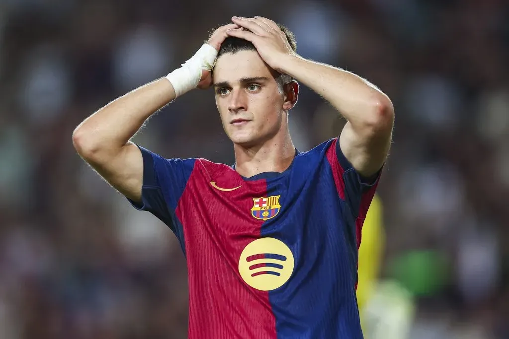 Pau Victor também está impedido de atuar pelo Barcelona. Foto: Eric Alonso/Getty Images.