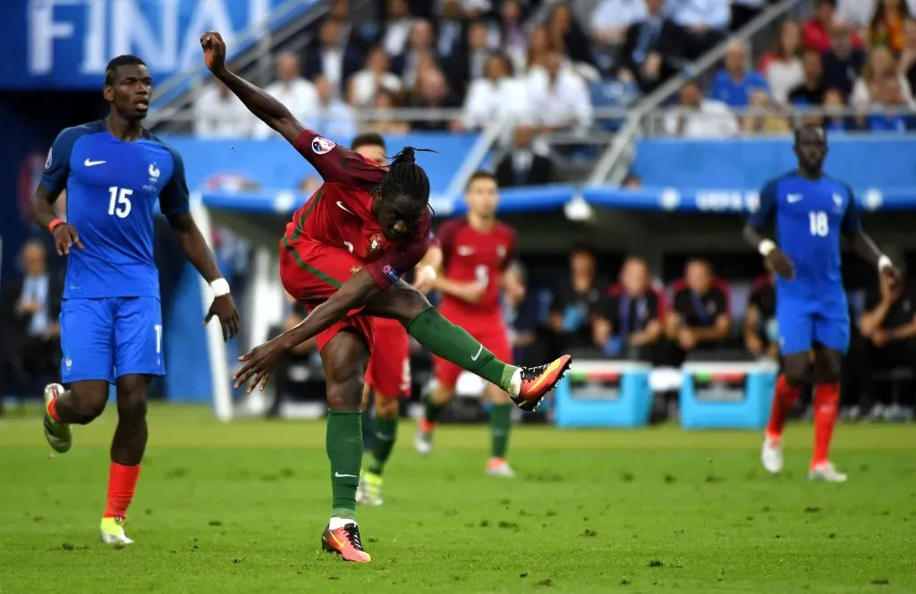 O pontapé de Éder que deu a vitória a Portugal contra a França, na final do Europeu em 2016. Foto: Mike Hewitt/Getty Images.