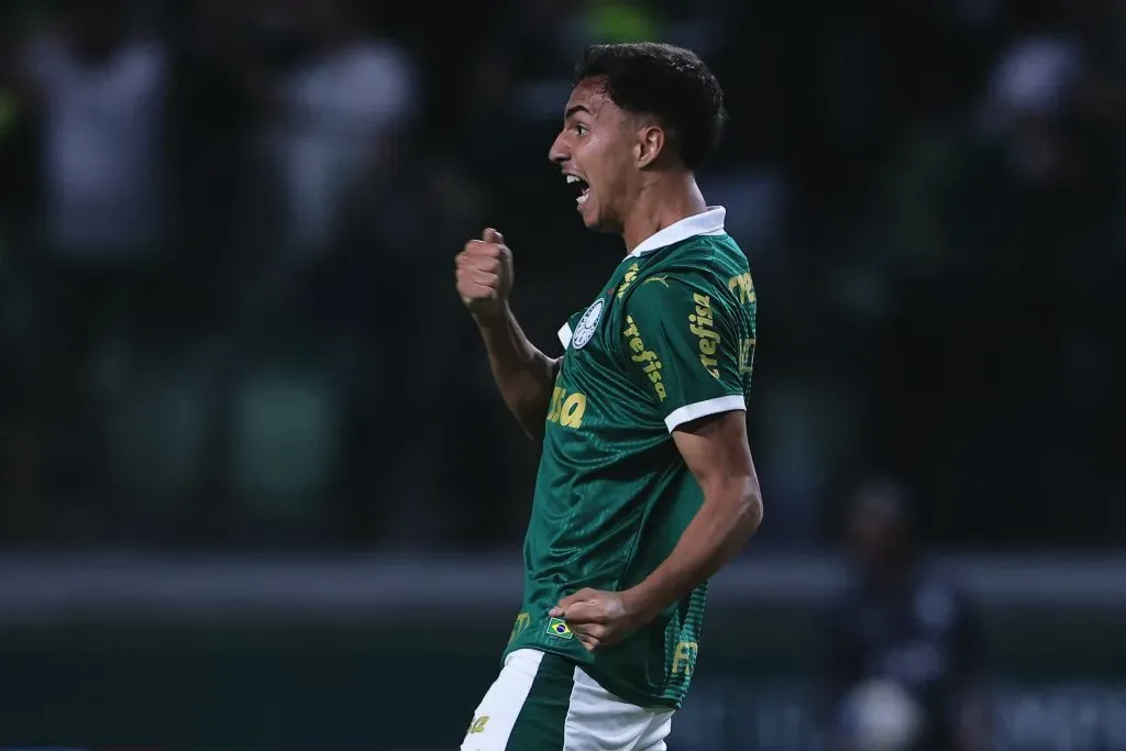 Vitor Reis festeja golo pelo Palmeiras. Foto: Ettore Chiereguini/AGIF