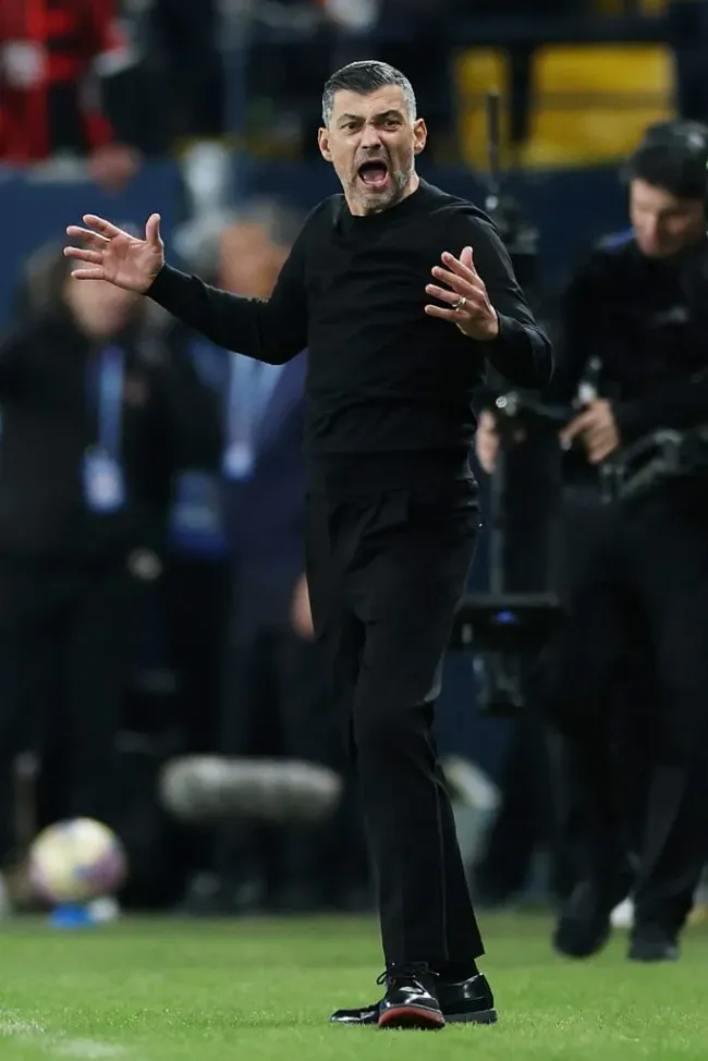 Sérgio Conceição é o atual treinador do AC Milan. Foto: Abdullah Ahmed/Getty Images.