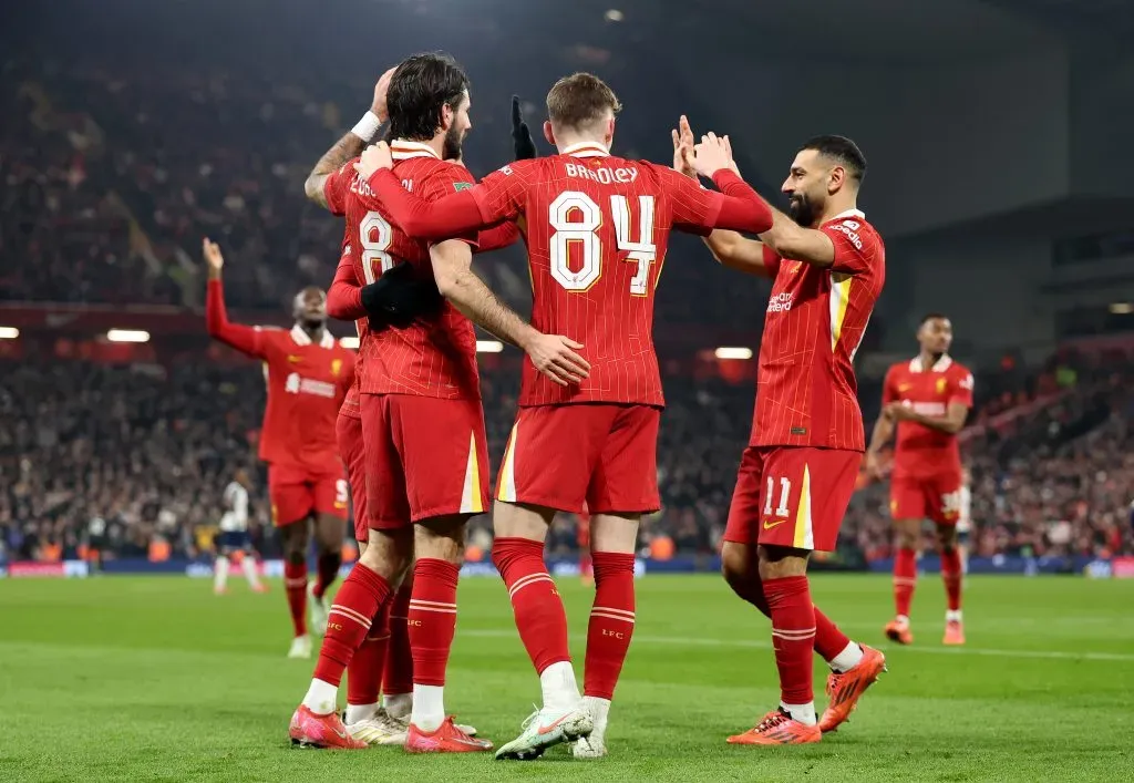 Os jogadores do Liverpool a festejar o terceiro golo da equipa. Foto: Carl Recine/Getty Images.