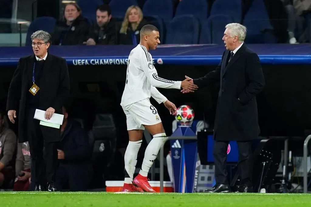 Mbappé e Ancelotti a cumprimentarem-se. Foto: Angel Martinez/Getty Images.