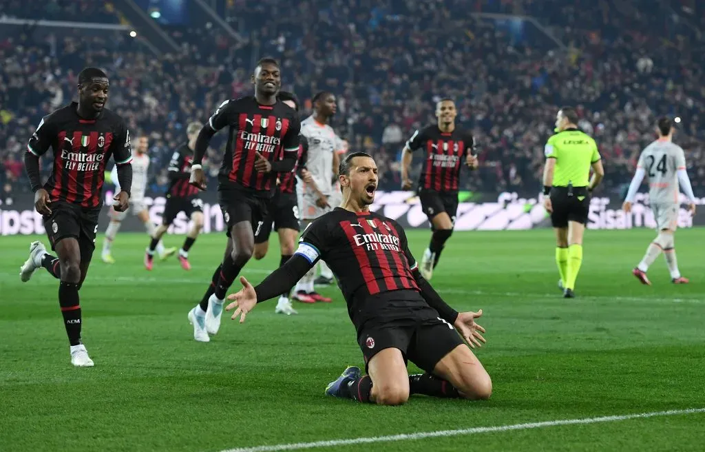 Ibrahimovic a celebrar um golo com a camisola do Milan. Foto: Alessandro Sabattini/Getty Images.