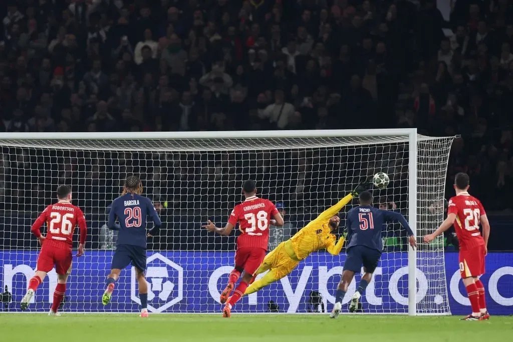 Alisson salvou os Reds no PSG x Liverpool. Foto: Julian Finney/Getty Images.