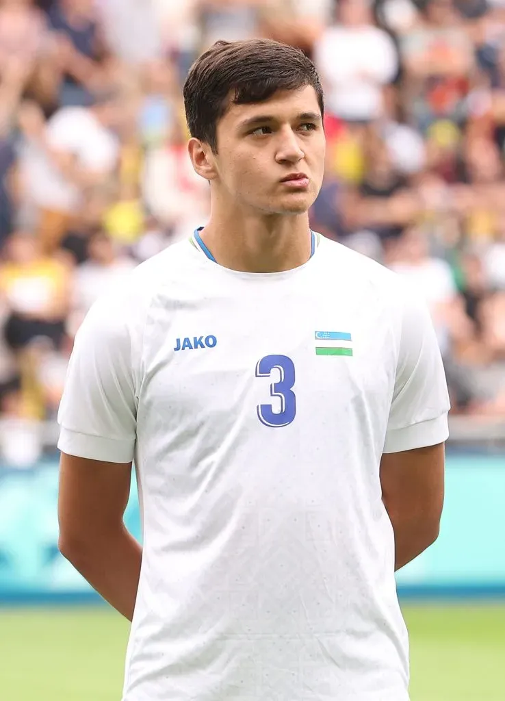 Khusanov, defesa do Manchester City, carrega o sonho do Usbequistão. Foto: Getty Images