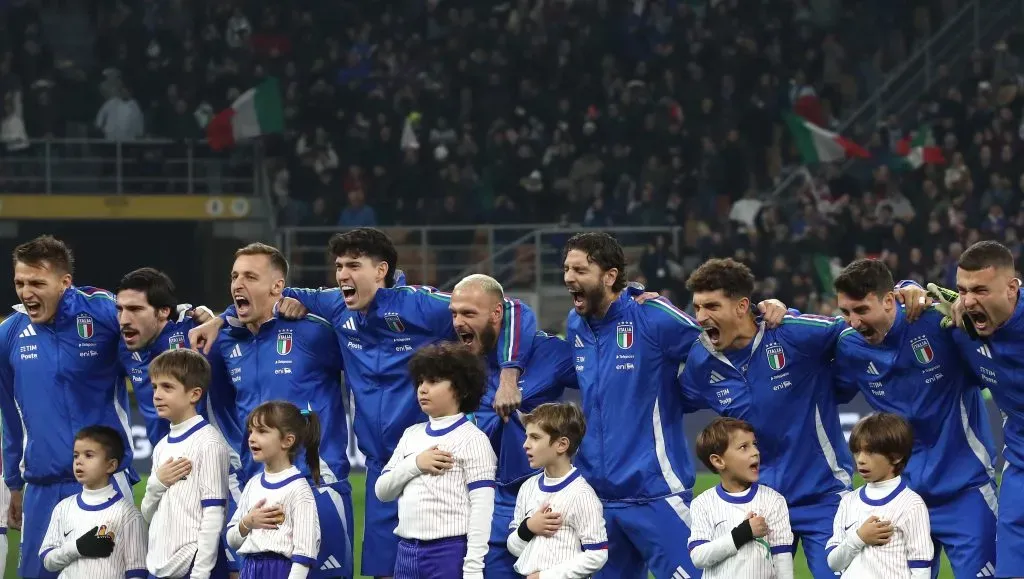 Seleção de Itália durante o hino nacional. Foto: Getty Images