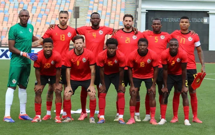 O onze inicial da seleção de Moçambique contra Uganda. Foto: FMF.