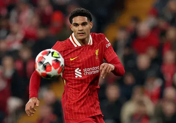 Jarell Quansah em ação pelo Liverpool na Champions League. Foto: Getty Images