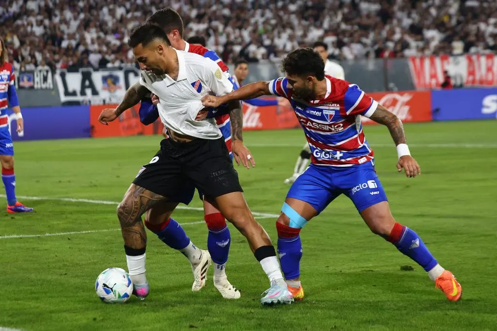 Colo Colo x Fortaleza foi suspenso. Foto: Getty Images