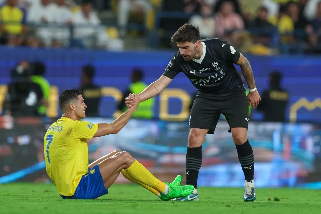 Ronaldo poderá encontrar Rúben Neves, caso vá para o Al-Hilal. Foto: Yasser Bakhsh/Getty Images.