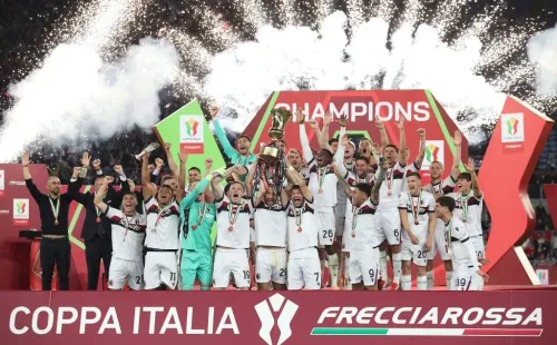 A festas do Bologna, após a conquista da Taça de Itália. Foto: Paolo Bruno/Getty Images.